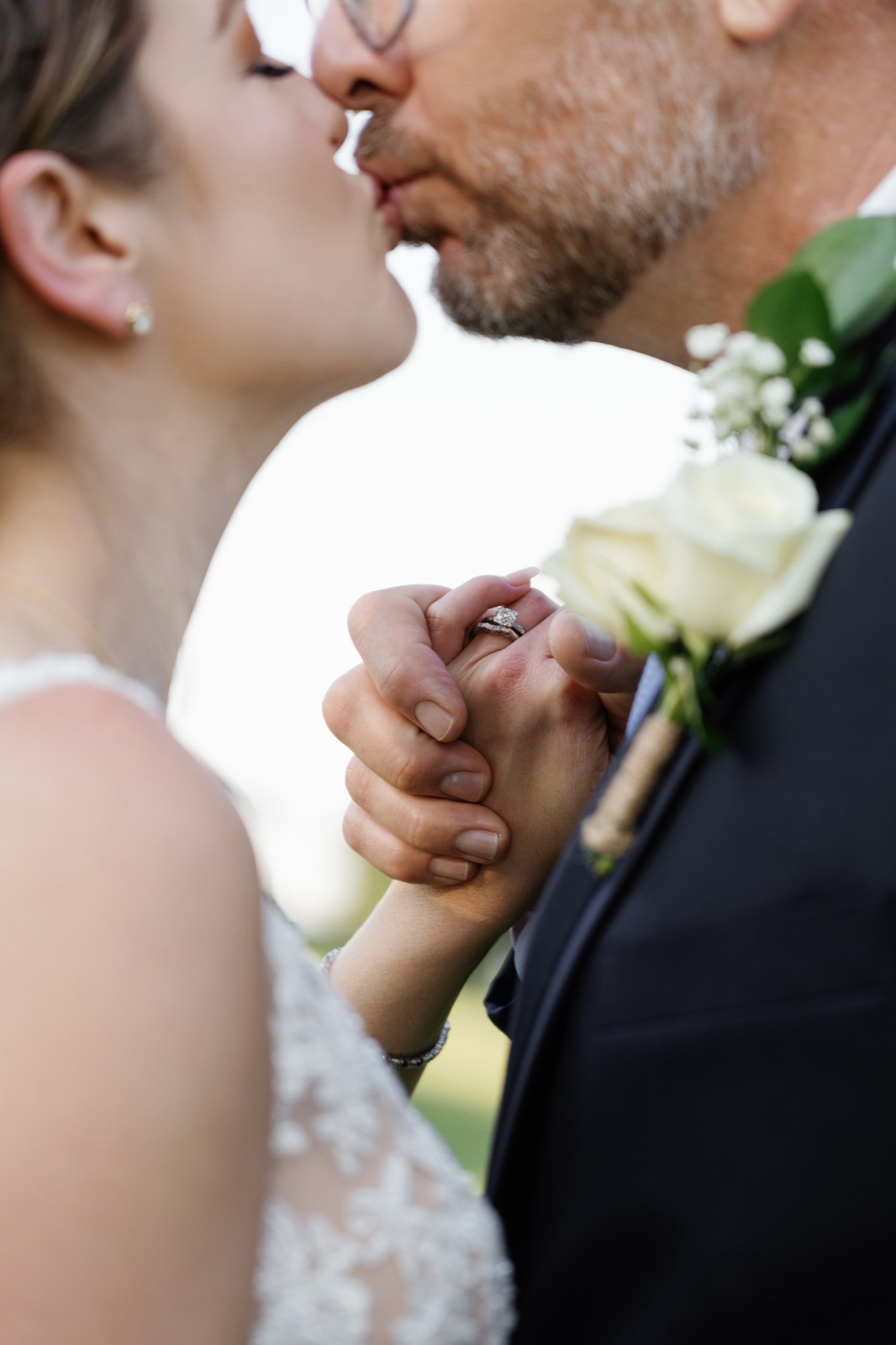 Backlit kiss with the bouquet